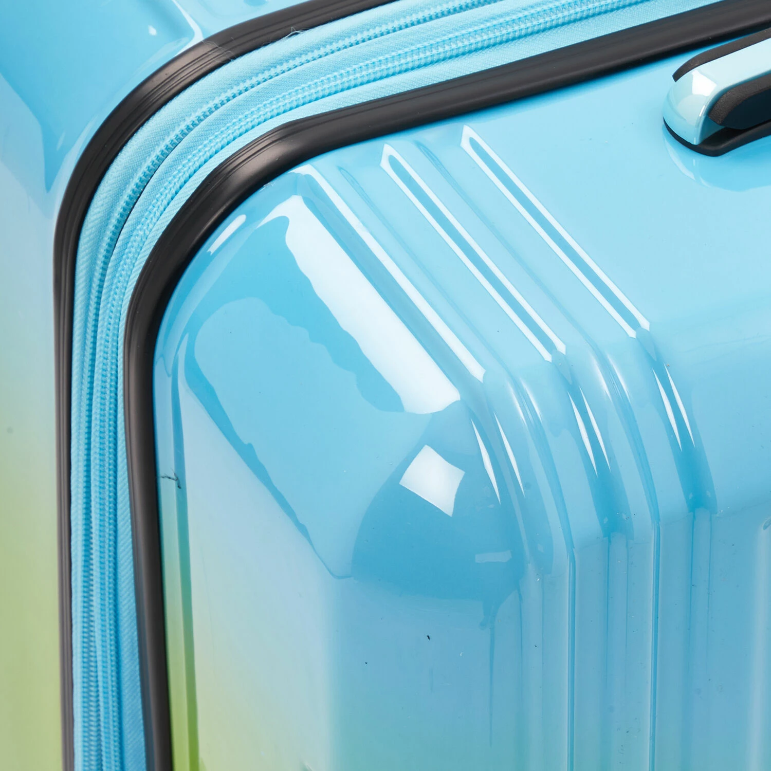 IFly Multicolour Ombre Ribbed Suitcase 5 IFly Multicolour Ombre Ribbed Suitcase - Image 3