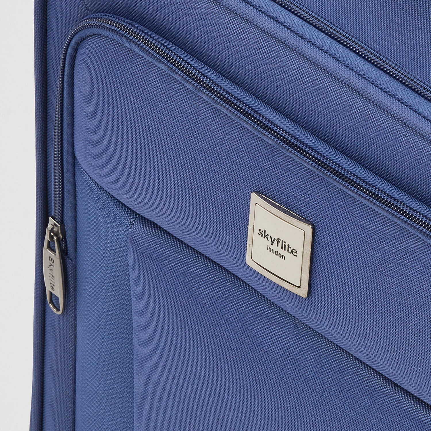 Skyflite Navy Boulevard Softshell Suitcase 5 Skyflite Navy Boulevard Softshell Suitcase - Image 3